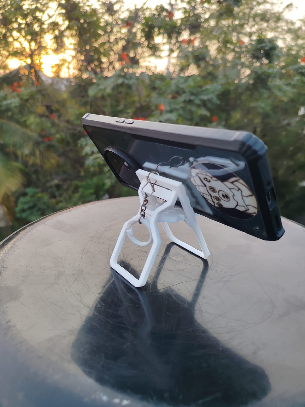 FlexFold Keychain Stand