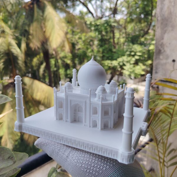 Taj Mahal Heritage Desk Showpiece White